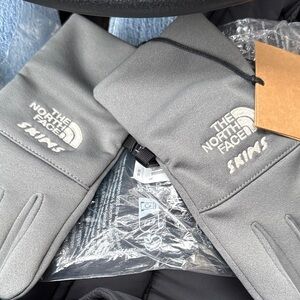 SKIMS Gray Gloves